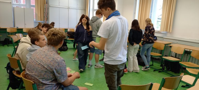 Kritische Meinungsbildung mit der App Buzzard