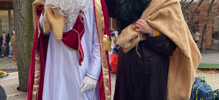 Woher kommen eigentlich Nikolaus und Knecht Ruprecht? Woher kommen eigentlich Nikolaus und Knecht Ruprecht?